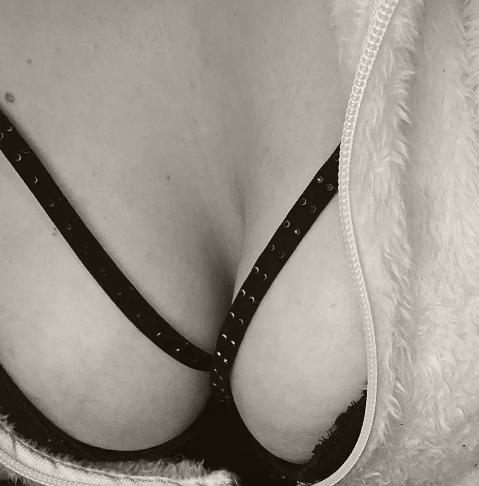 Jessica, 33