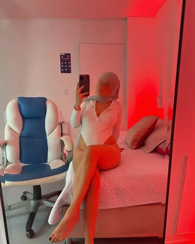 Monica, 23