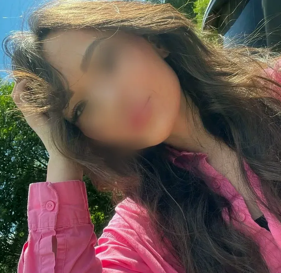 Olivia, 25