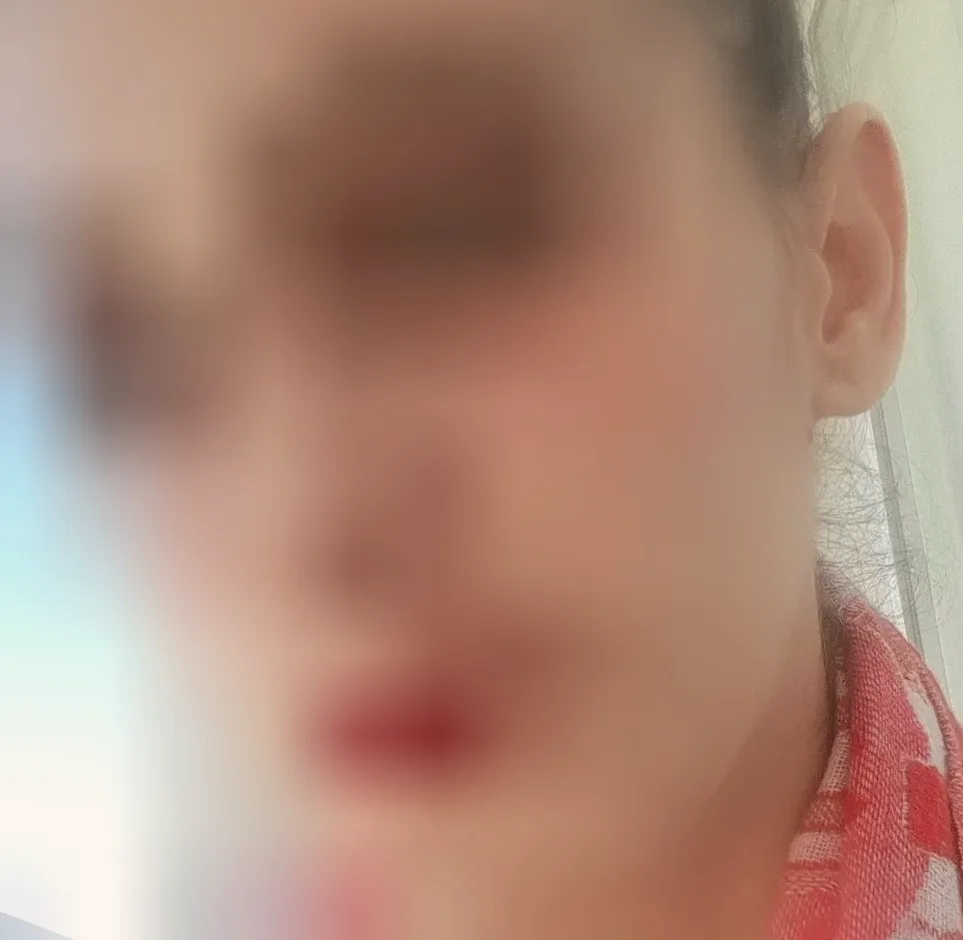 Sandra, 37