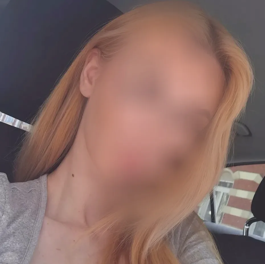 Sara, 20